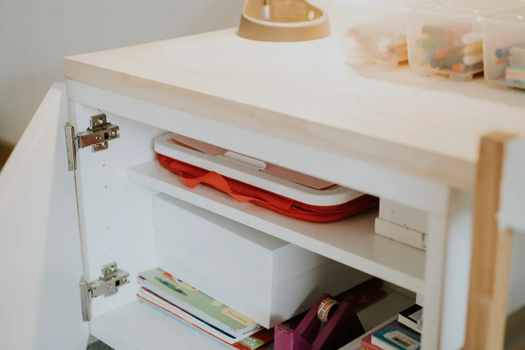 DIY Basteltisch Besta Schrank